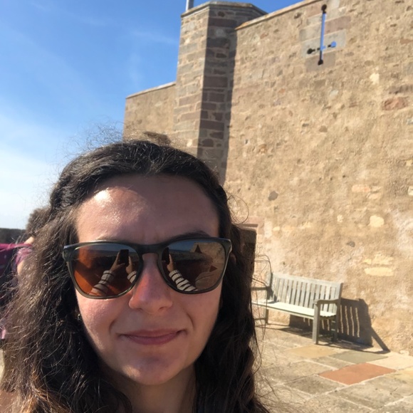 Meet your Posher, Sophia - Picture 2 of 3